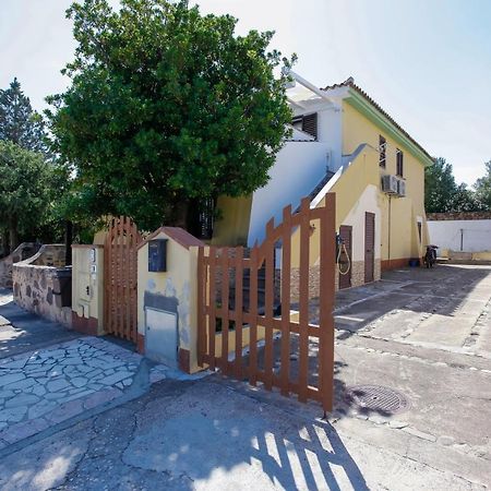 Casa Vacanze Zefiro オロゼーイ エクステリア 写真